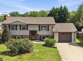 814 W Nettle Tree Rd, Sterling, VA 20164