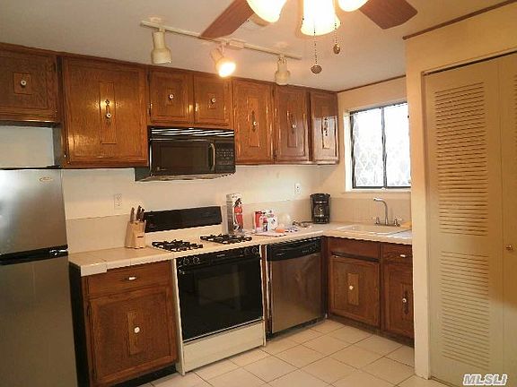 5th image of 290 Sagamore Hills Dr