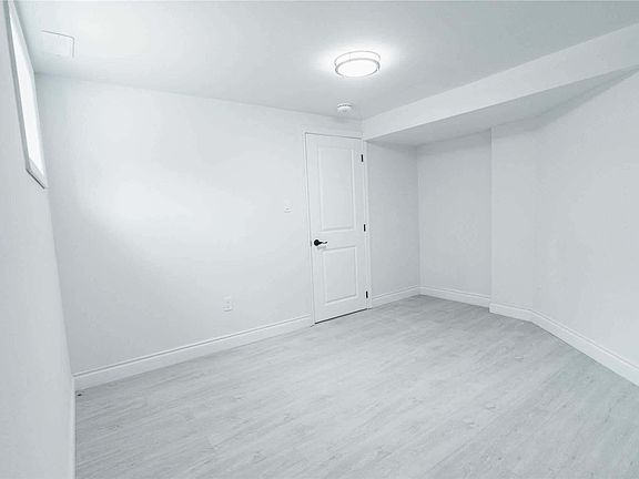 4th image of 1377 Oxford St #1