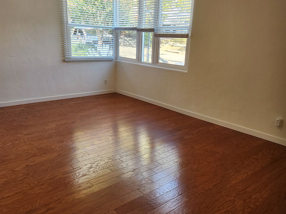 2nd image of 205 Laurel Pl #10