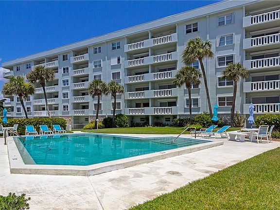 3rd image of 4049 Ocean Dr