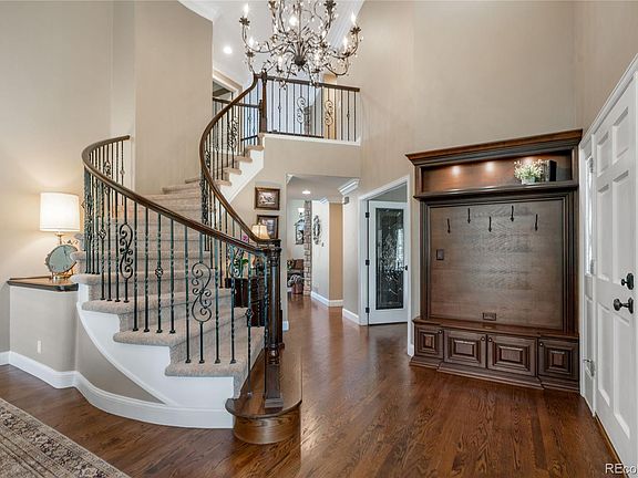 3rd image of 10119 Knoll Circle