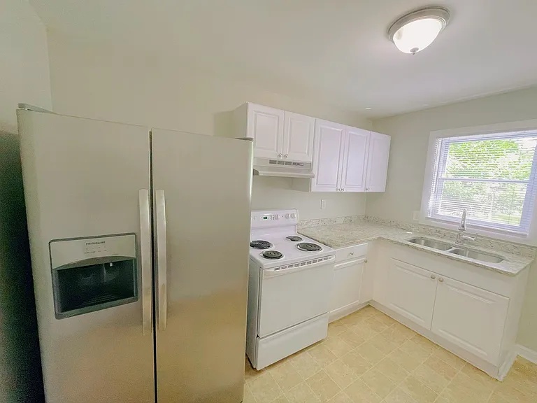 907 Harris St — Photo 7