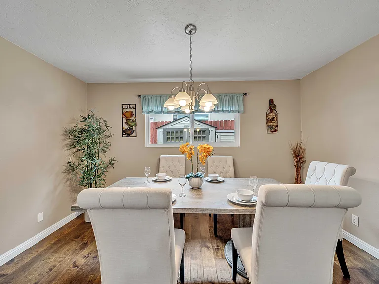 8251 Newman Ave — Photo 9