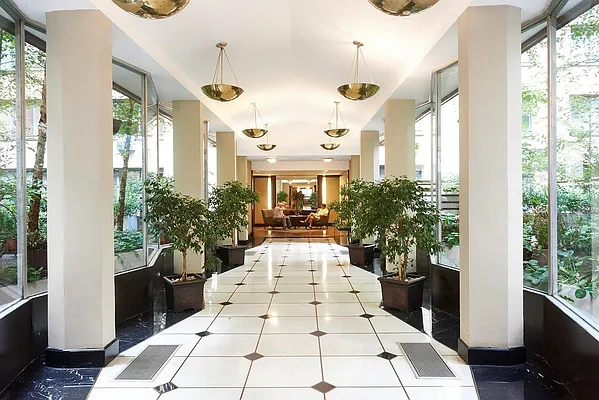 Sold by Warburg | media 8