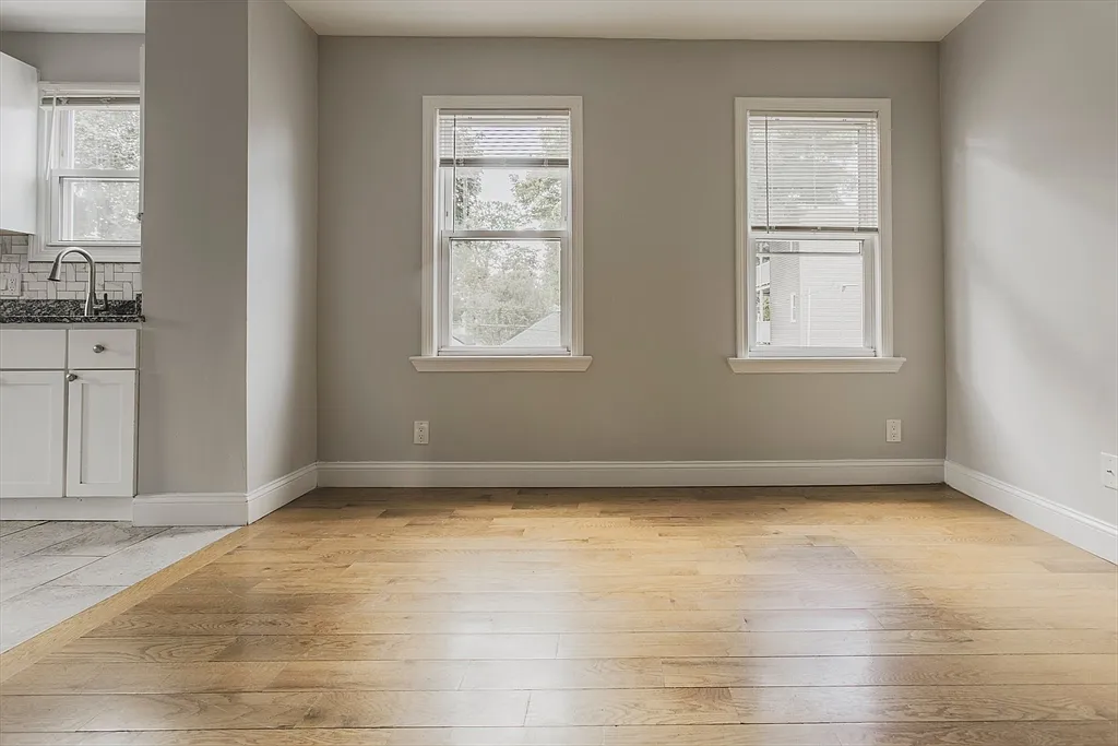 3 bed, 1.0 bath, 1100 sqft, $3,500 — Photo 2