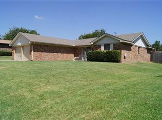 736 Regency Dr, Hurst, TX 76054