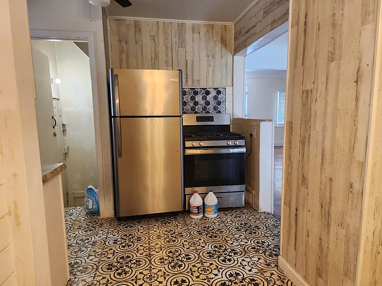 2832 Begole St — Photo 3