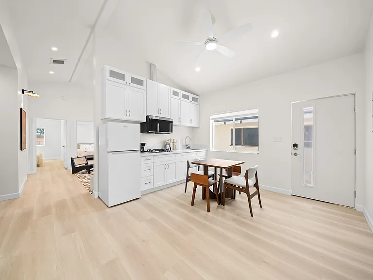 1316 S Raleo Ave — Photo 10