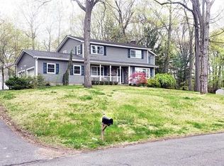 4 Bayberry Dr, Suffern, NY 10901