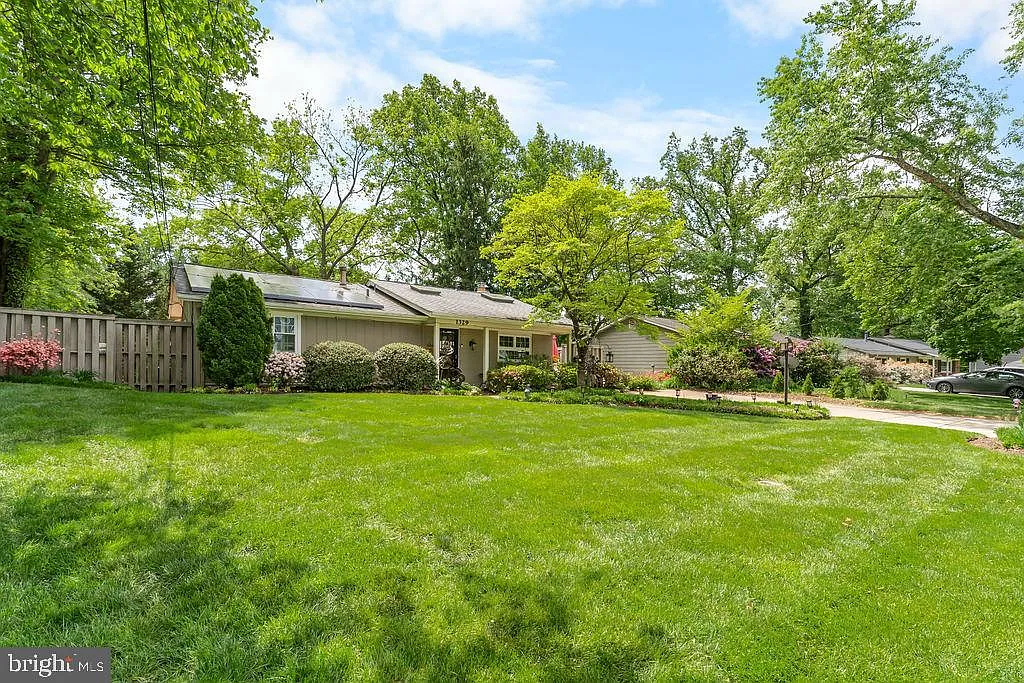 4 bed, 3242 sqft, $4,400 — Photo 3