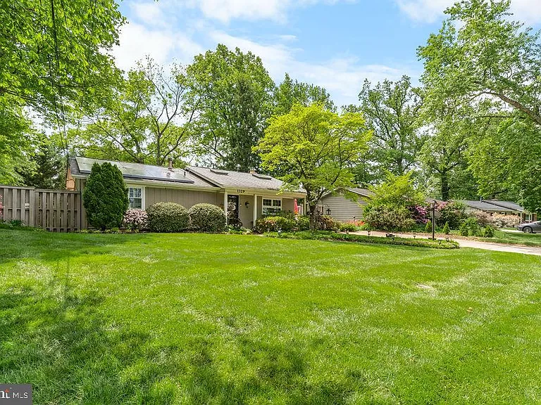 1329 Gresham Rd — Photo 3