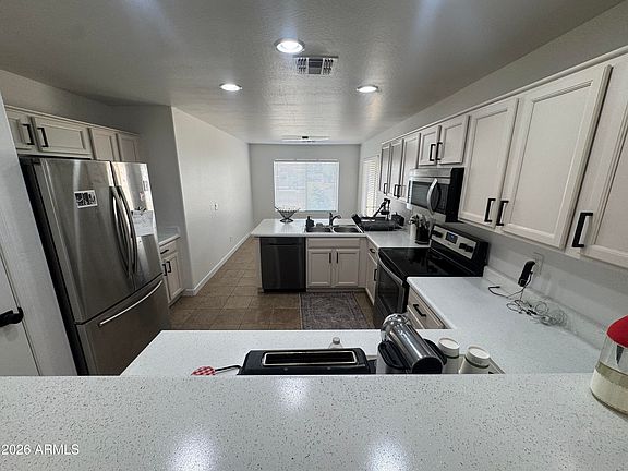 5th image of 2739 E BEVERLY Lane