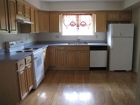 4th image of 150 Westhall Dr