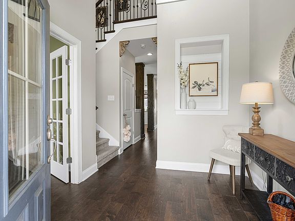 3rd image of 5543 Stonefield Dr