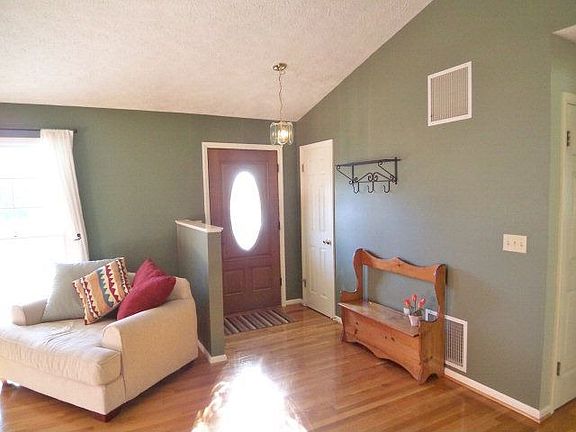 4th image of 850 Canterbury Ct