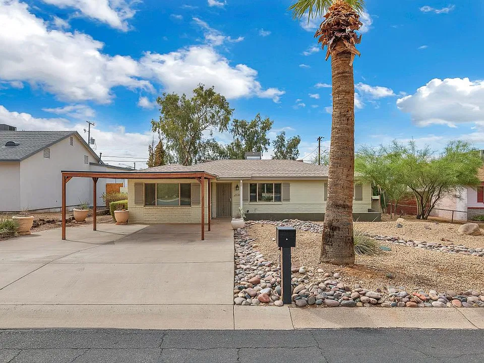 1445 E El Camino Dr