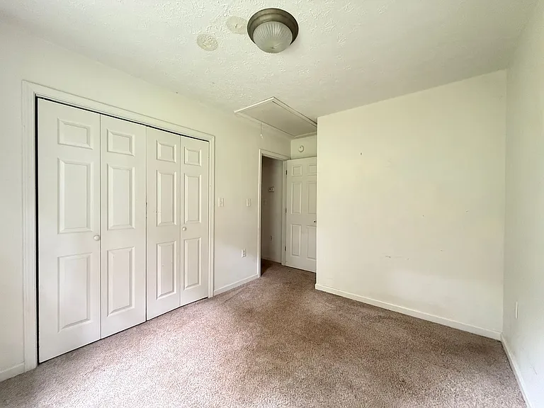 4 Greenbriar Rd #B — Photo 12