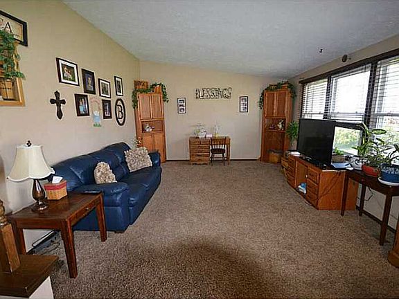 2nd image of 1557 Loch Loman Way