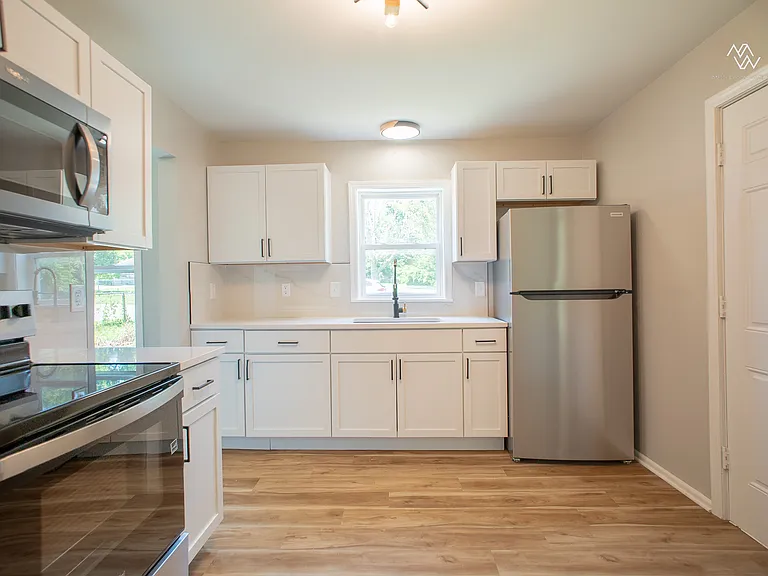 8321 Olive St — Photo 9