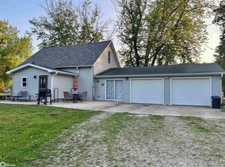 510 S 2nd St, Wapello, IA 52653