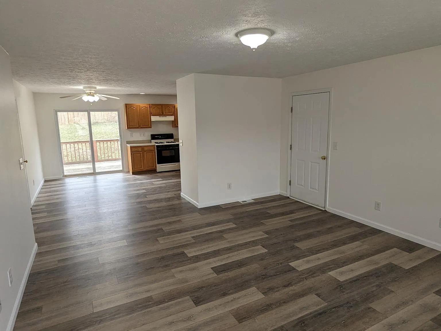 2 bed, 1000 sqft, $1,500 — Photo 2