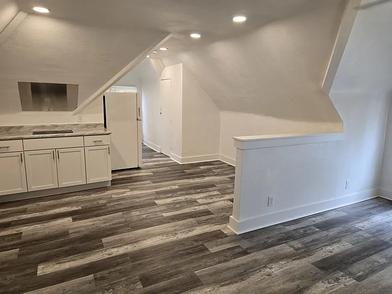 1564 E 82nd St #3 — Photo 9