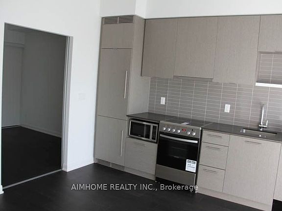 4th image of 435 Richmond St W #505