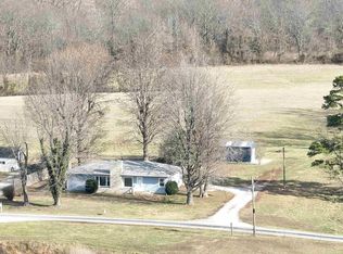 17726 Quiet Acres Rd, Sesser, IL 62884
