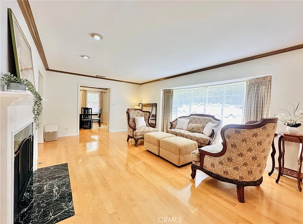 3 bed, 3.5 bath, 2649 sqft, $6,880 — Photo 3