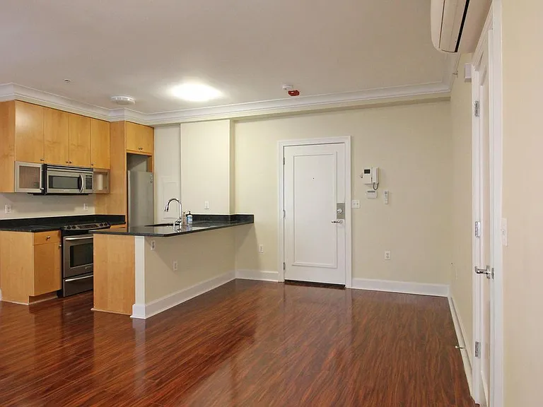 1121 24th St NW #202 — Photo 8