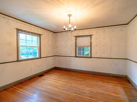 4th image of 720 Ashland Ave