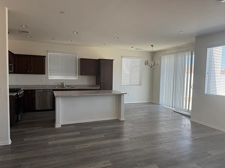 146 Cutting Horse St — Photo 2