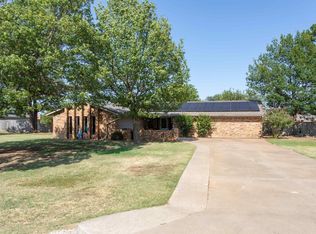 1413 Red Fox Ln, Burkburnett, TX 76354
