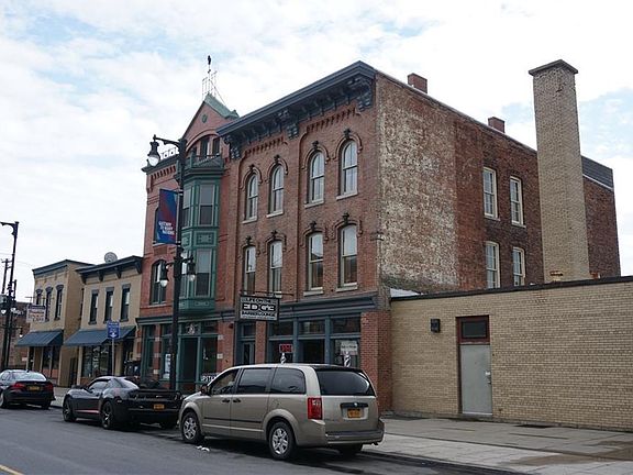 3rd image of 615 N Salina St #617