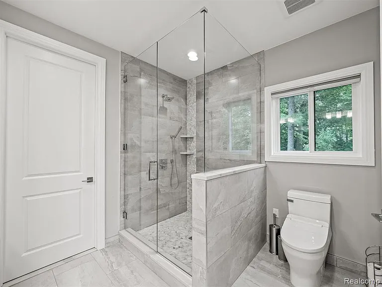3511 Lakecrest Dr — Photo 38