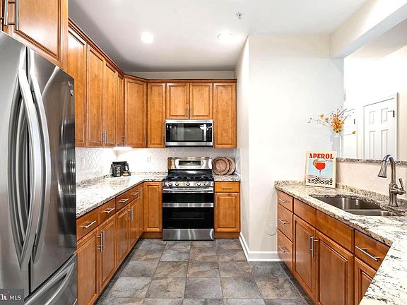2nd image of 621 Cobblestone Blvd Unit T9