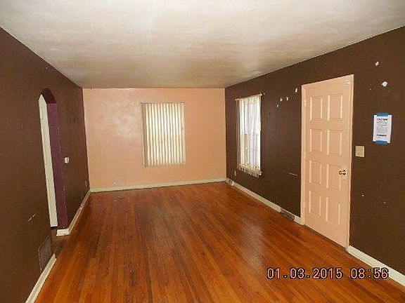 2nd image of 3007 Custer Ave