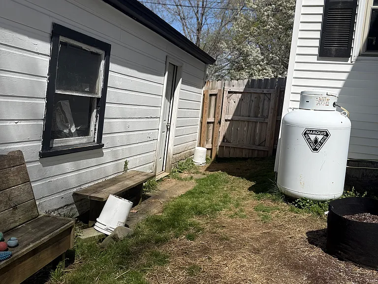 11 Heald St — Photo 24