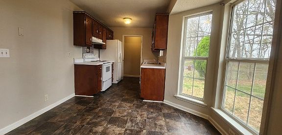 5th image of 129 Oak Tree Dr