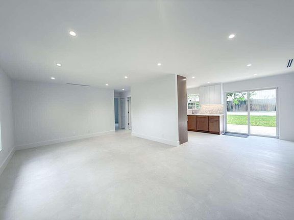 3rd image of 236 SE 3rd Avenue