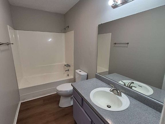 5th image of 217 Sweetland Dr APT 17