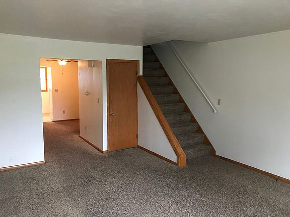 3rd image of 1792 W 38th St