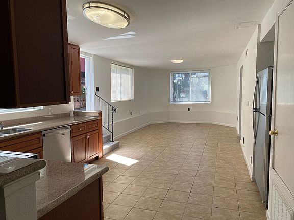 4th image of 1033 Pacific Ave APT B