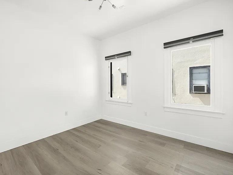 530 1/2 N Spaulding Ave — Photo 6
