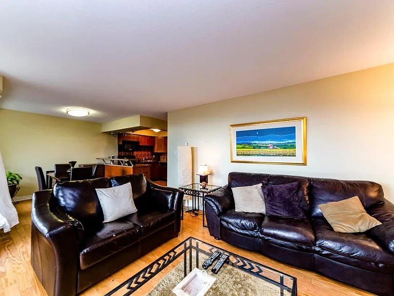 444 Lonsdale Ave — Photo 13