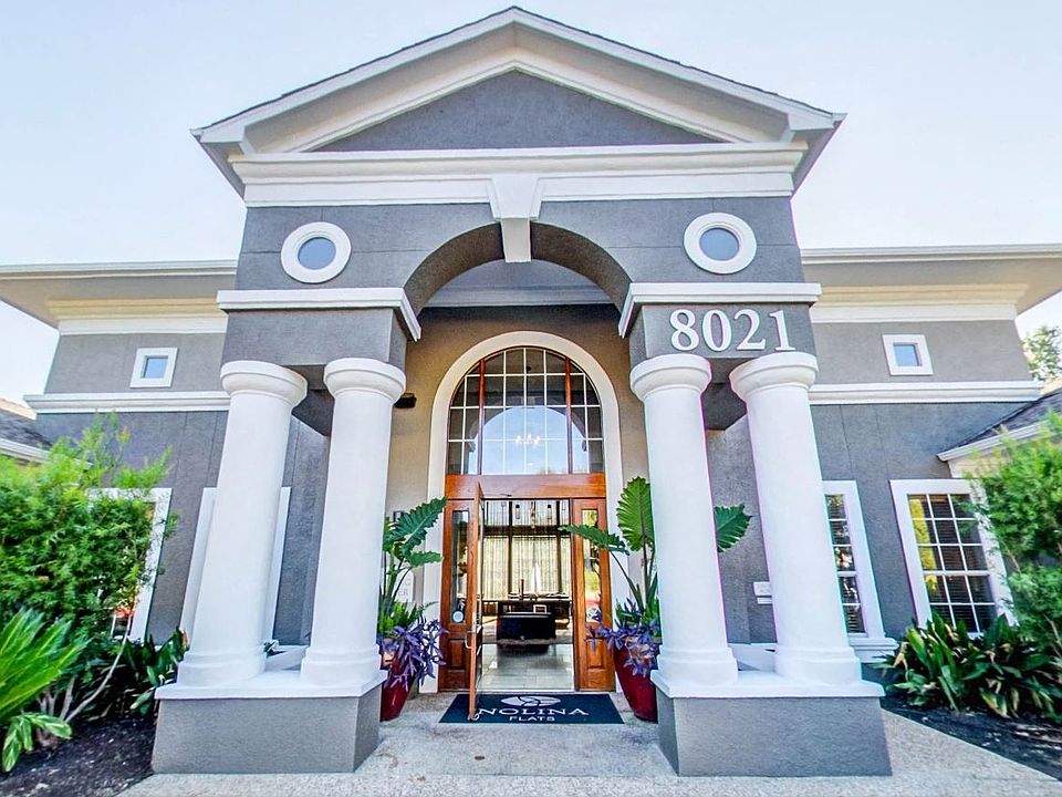 Leasing Office Entrance