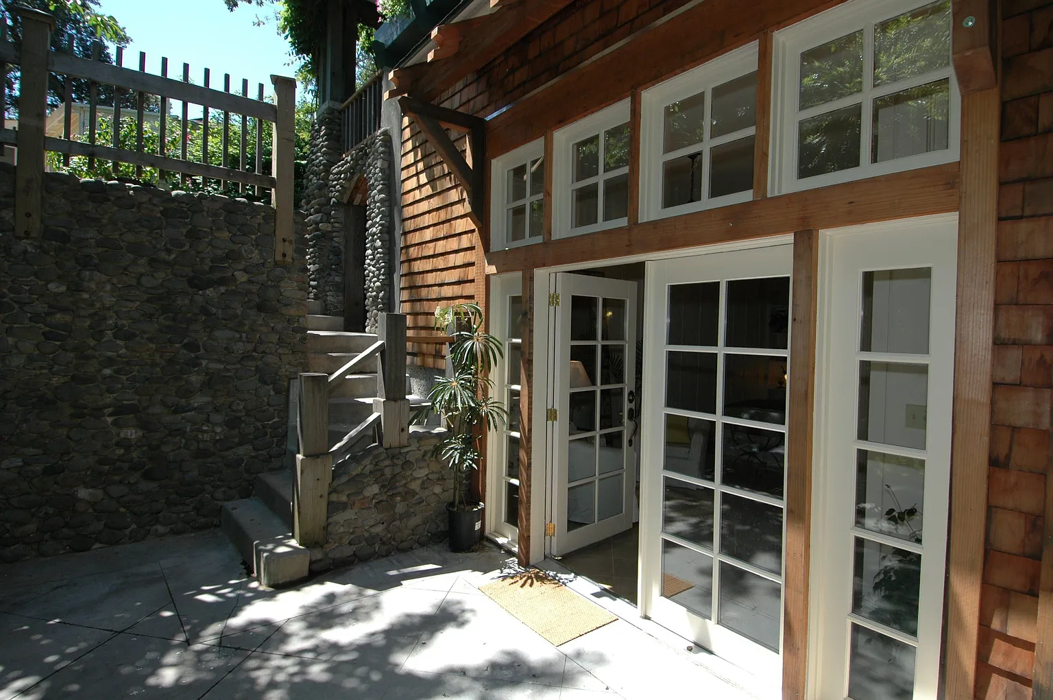 41 Frustuck Ave photo 1