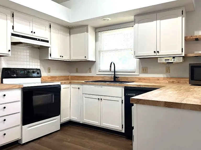 821 W Rosewood Dr — Photo 4