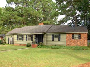 910 S Crescent Dr, Smithfield, NC 27577